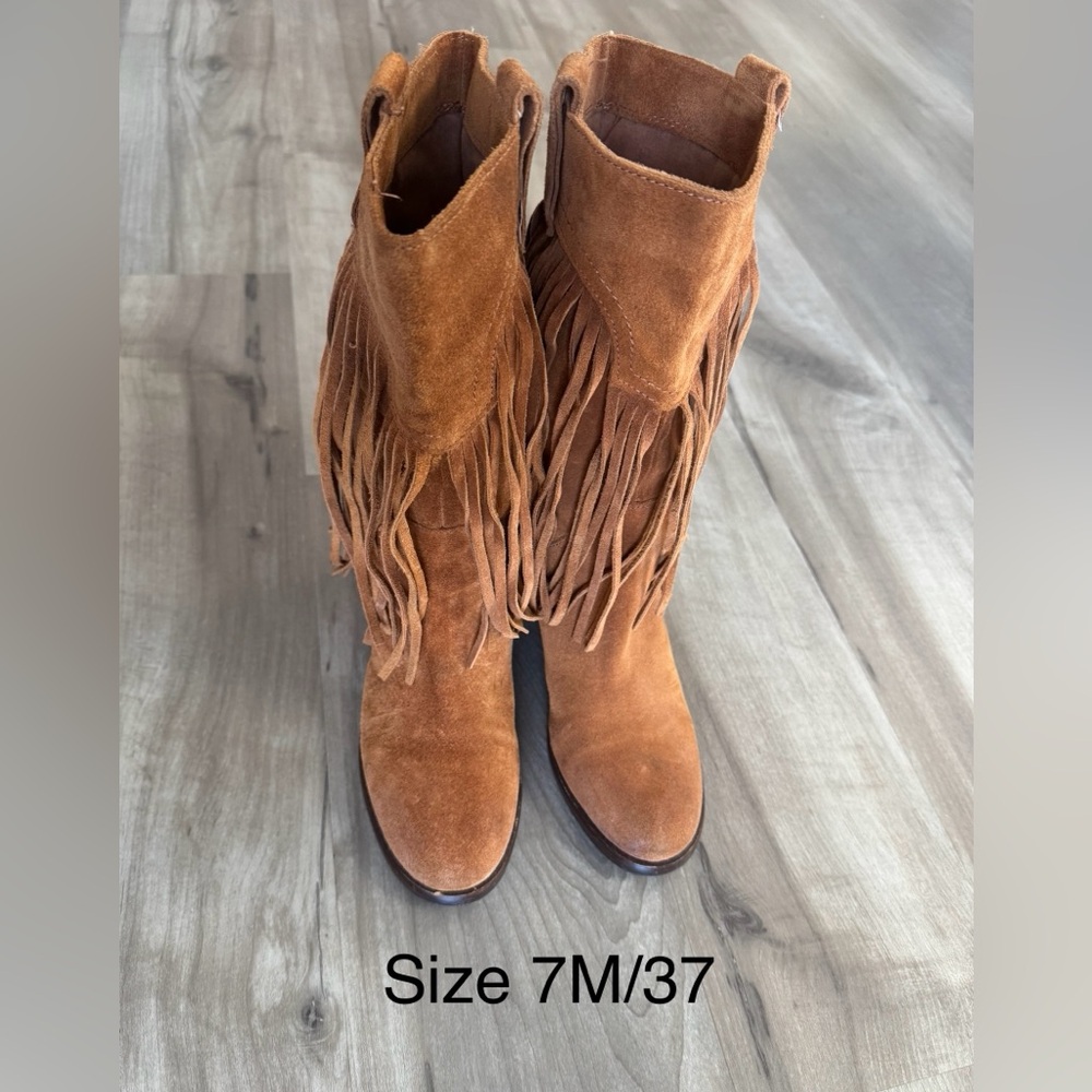Cute leather boots with tassels